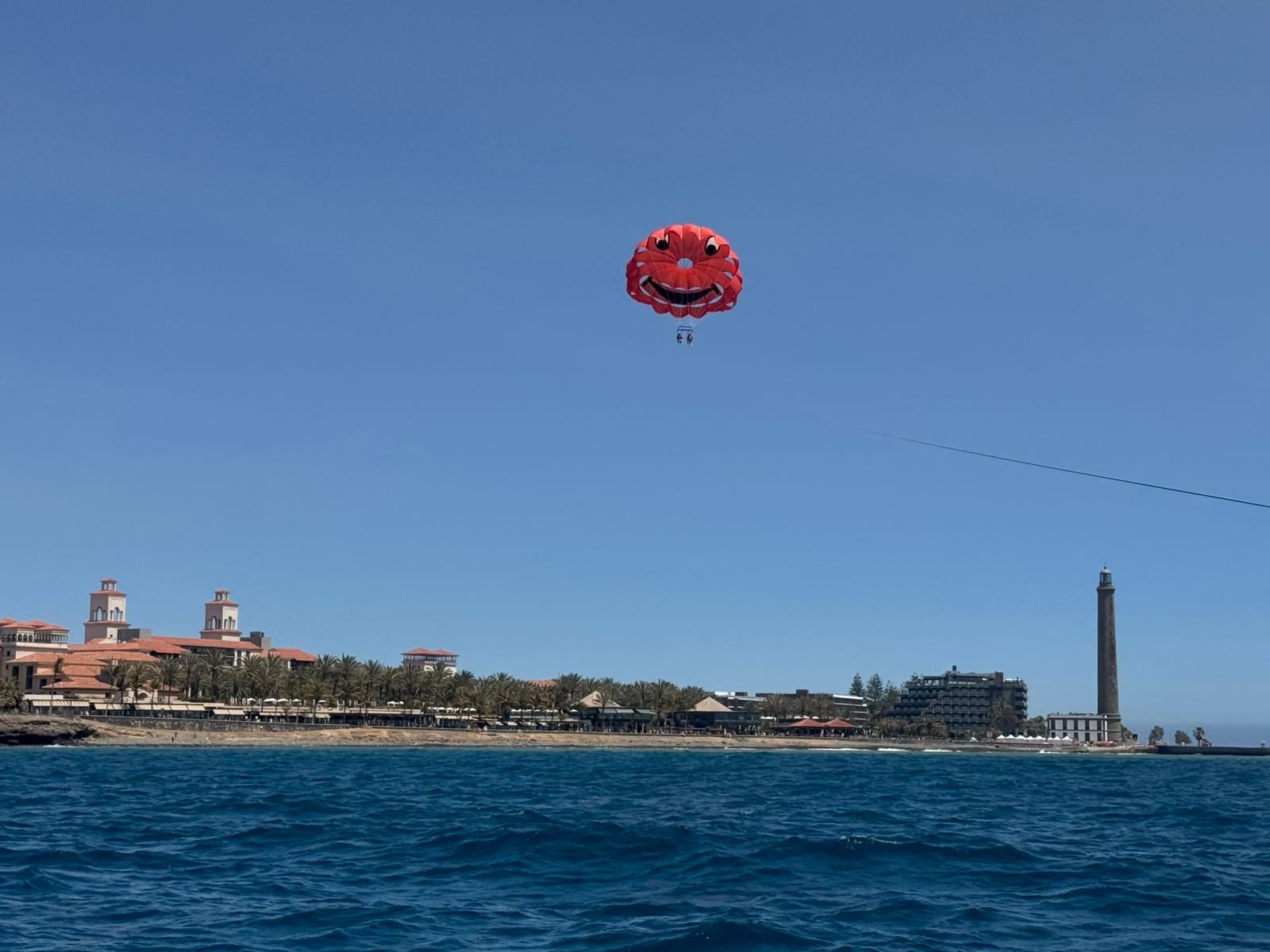 Parasailing Gran Canaria: Fly 150m High Over the Atlantic! parasailing Gran Canaria – soaring over the Atlantic