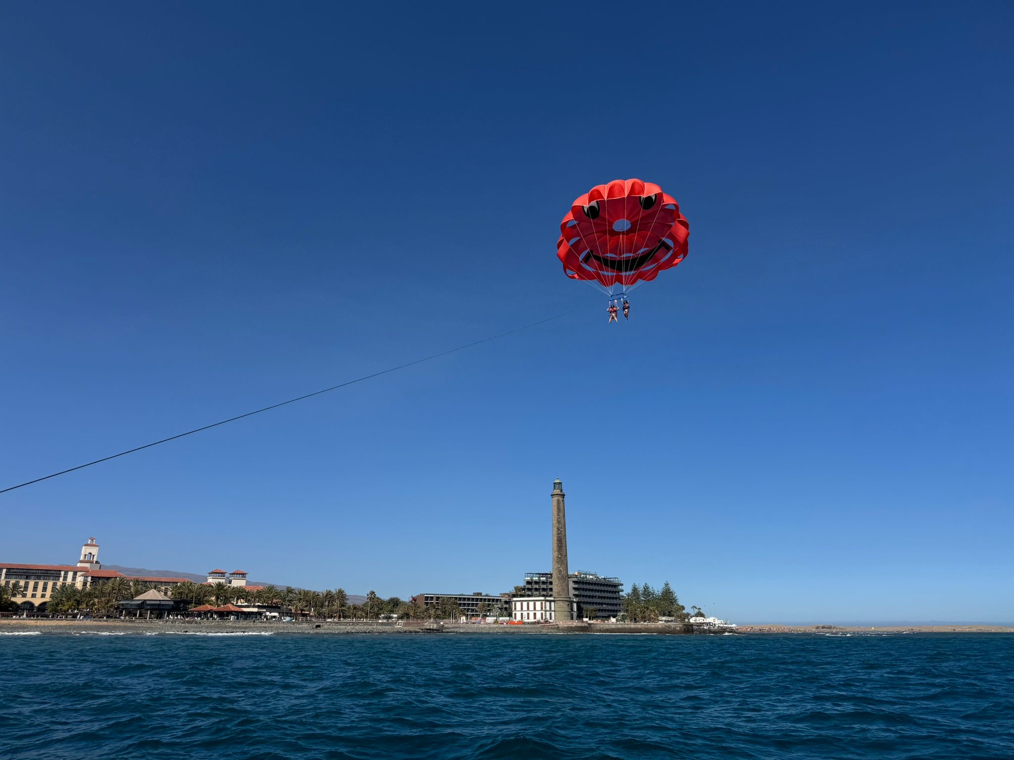 Parasailing Gran Canaria: Fly 150m High Over the Atlantic! parasailing Gran Canaria – soaring over the Atlantic
