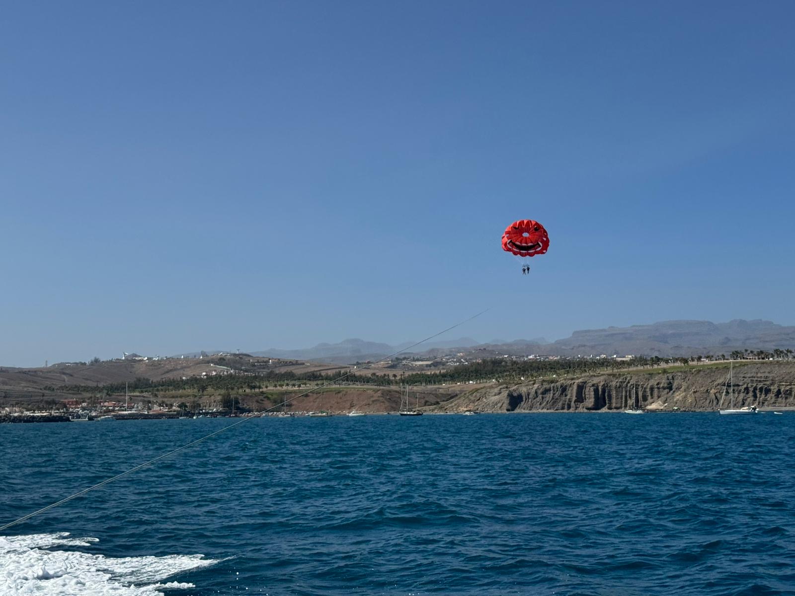 Parasailing Gran Canaria: Fly 150m High Over the Atlantic! parasailing Gran Canaria – soaring over the Atlantic